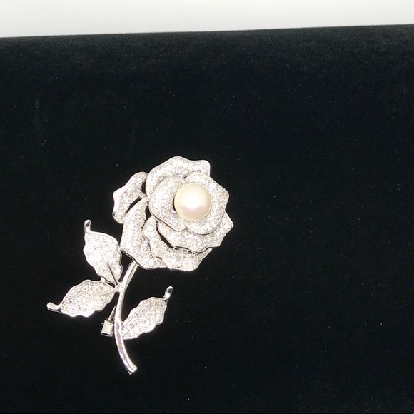 Rose Brooch - Picture 13 of 14
